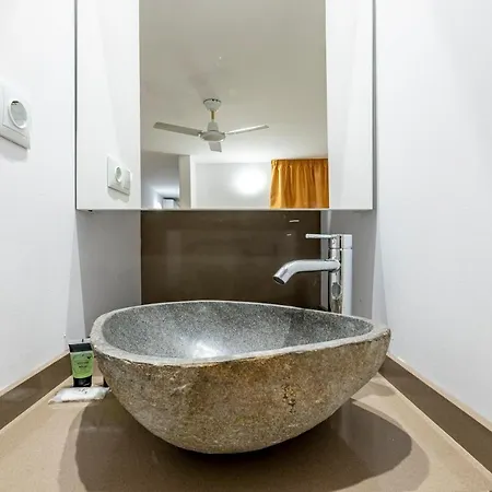 Bajo Interior Sin Ventana En Barri Port Maritim Apartment Tarragona Exterior photo